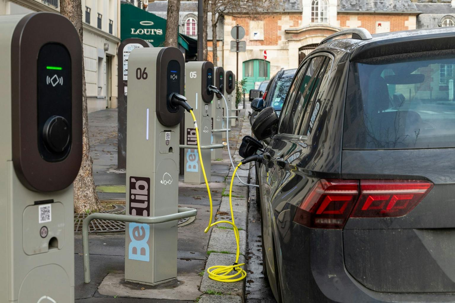 Belib on street charger paris