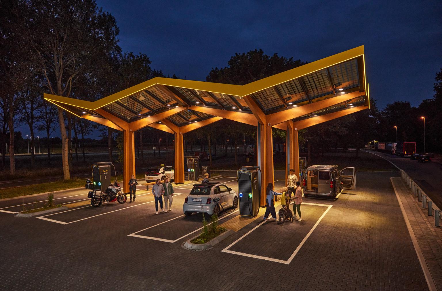 Fastned Station (dark)